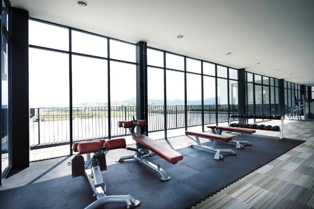 Francesco Suite - Trefoil Setia Alam-Near Setia City Mall & Setia Convention Centre エクステリア 写真